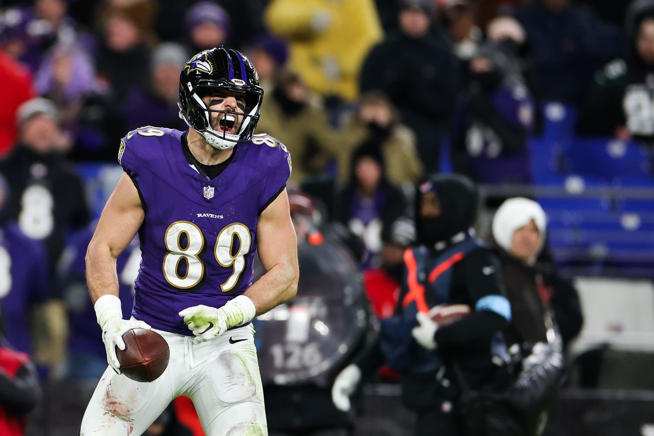Mark Andrews #89 of the Baltimore Ravens reacts after a first down during the third quarter against the Cleveland Browns on January 4, 2025 in Baltimore, Maryland.