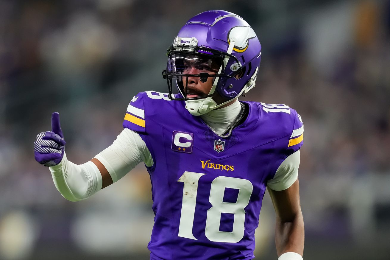 Green Bay Packers v Minnesota Vikings