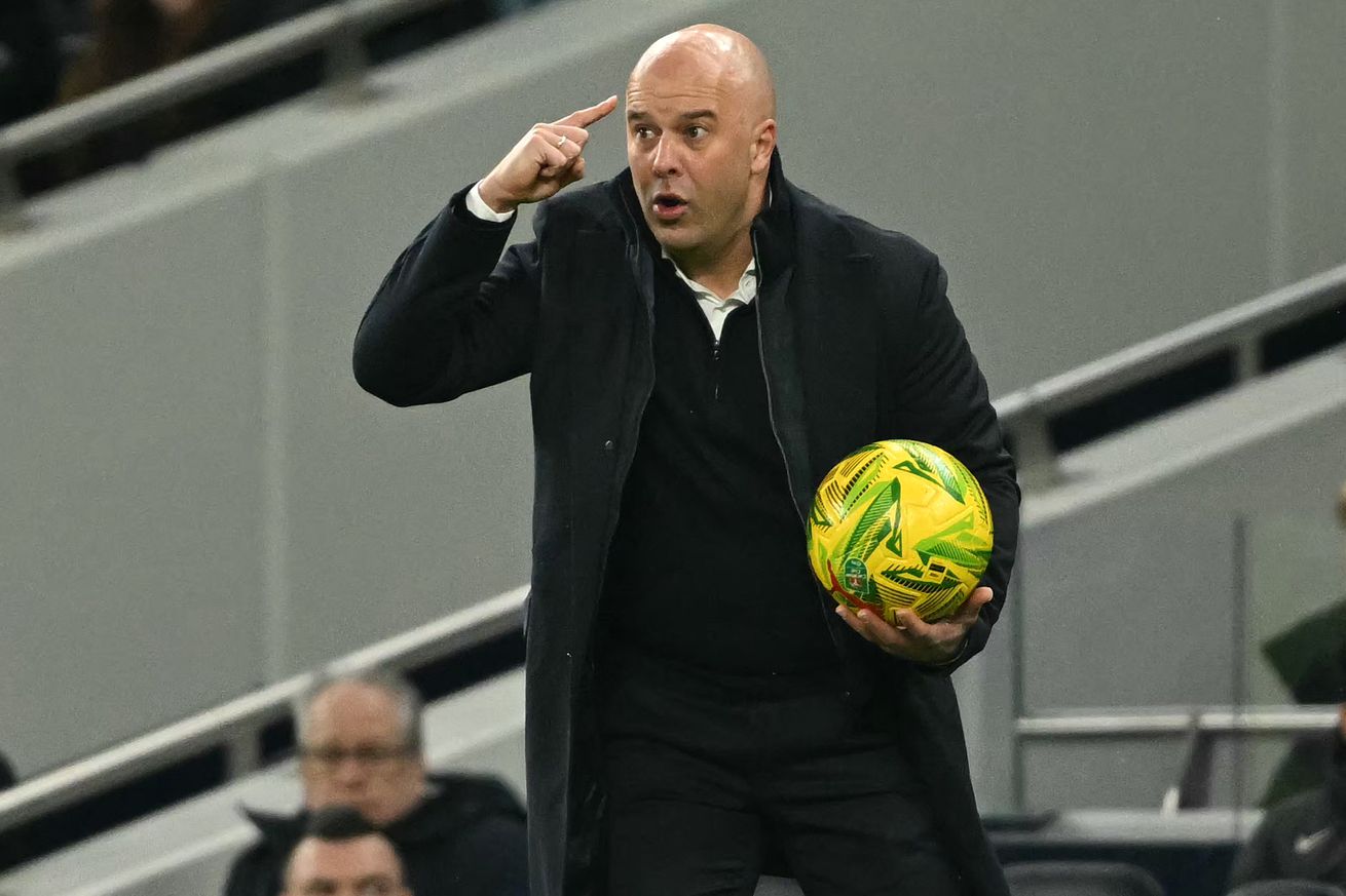 Liverpool’s Dutch manager Arne Slot shouts instructions to the players from the touchline during the English League Cup semi-final first leg football match between Tottenham Hotspur and Liverpool at the Tottenham Hotspur Stadium in London, on January 8, 2025